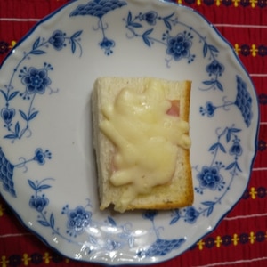 アボカドとハムのチーズトースト